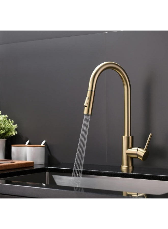 المفتاحة صنبور مطبخ ذهبي مصقول مع بخاخ قابل للسحب - خلاط عصري من الفولاذ المقاوم للصدأ، تصميم بمقبض واحد قابل للسحب للحوض - لمسة نهائية ذهبية فاخرة لمطابخ الإمارات العربية المتحدة - Image 1